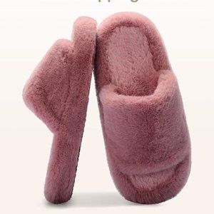 Comfy faux fur lined slide shoes